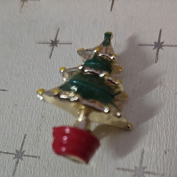 Festive Christmas Tree Pin - Picture 2 of 3
